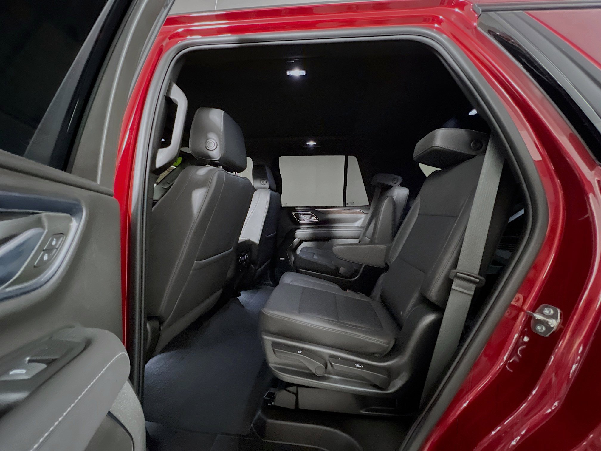 Used 2023 Chevrolet Tahoe Z71 w/ Luxury Package image 29