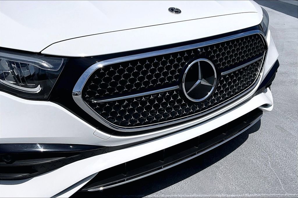 Used 2025 Mercedes-Benz E 350 4MATIC Sedan image 31