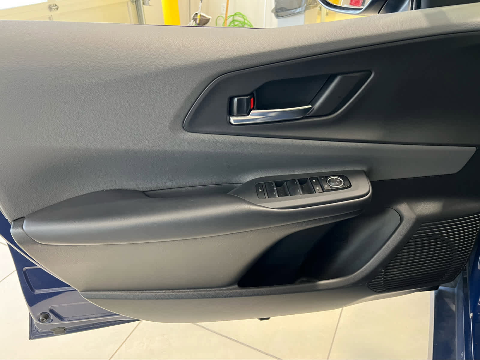 Used 2023 Toyota Prius XLE AWD/4WD image 12