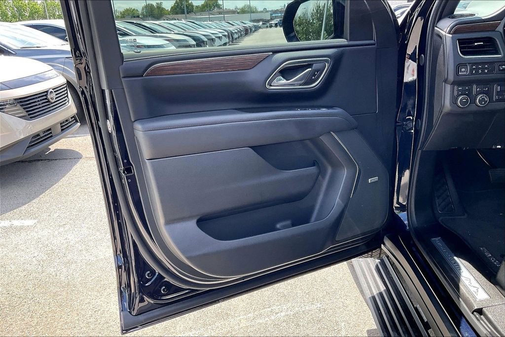 Used 2023 Chevrolet Tahoe High Country w/ Premium Package AWD/4WD image 25