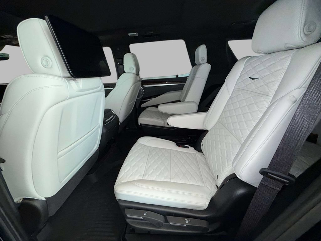 Used 2026 Cadillac Escalade Platinum Sport w/ LPO, ONYX Package AWD/4WD image 18