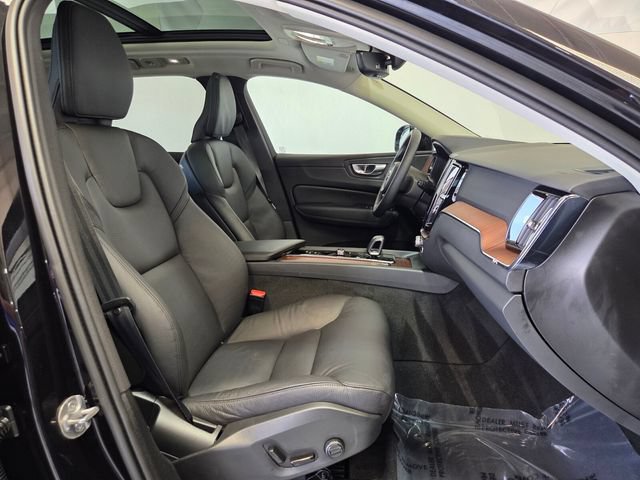 Certified 2024 Volvo XC60 B5 Plus AWD/4WD image 23