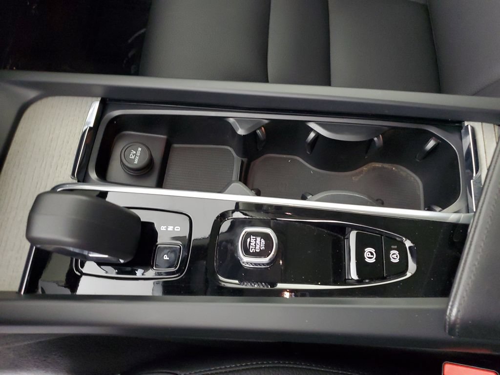 Certified 2025 Volvo XC60 T8 Plus w/ Protection Package Premier AWD/4WD image 36