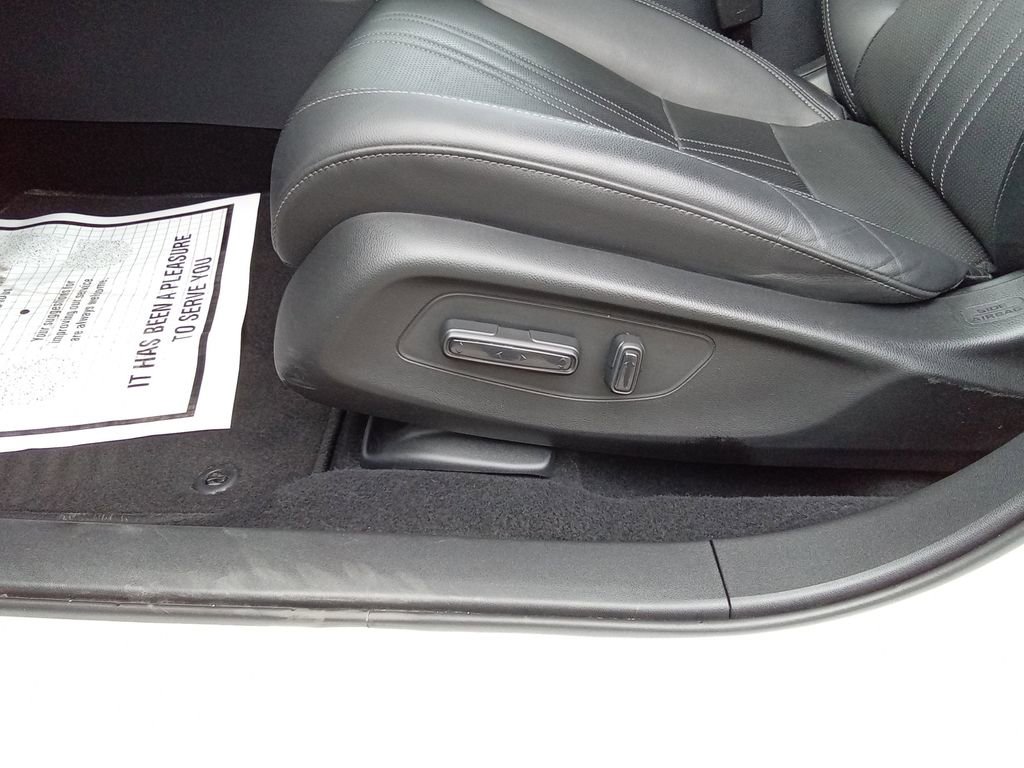 Used 2023 Honda HR-V EX-L image 13