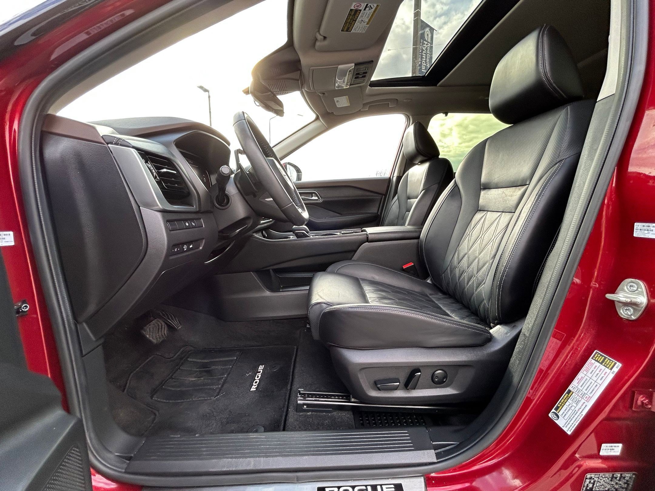 Used 2023 Nissan Rogue Platinum w/ Platinum Premium Package image 28