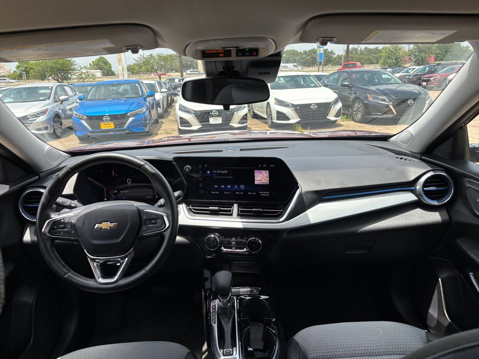Used 2025 Chevrolet Trax LT w/ LT Convenience Package FWD image 32