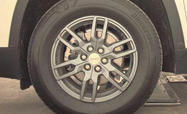 Used 2025 GMC Acadia Elevation image 5