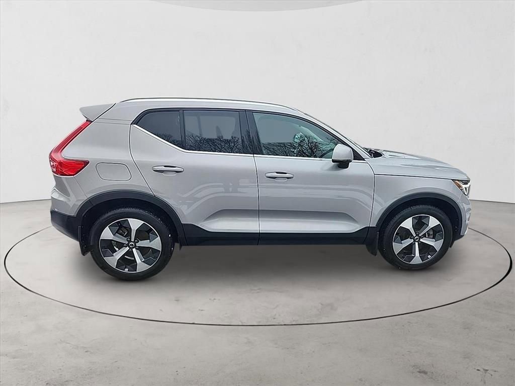 Certified 2023 Volvo XC40 B5 Plus w/ Driver Assist Package AWD/4WD image 6