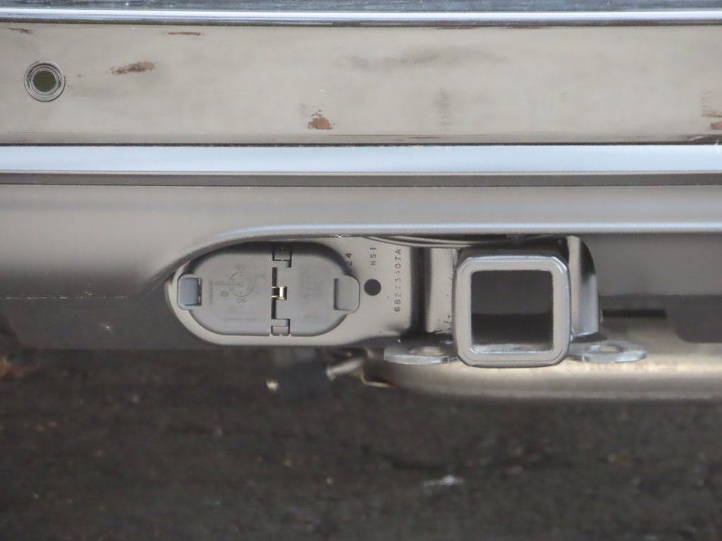 New 2026 Chrysler Pacifica Limited w/ Uconnect Theater Family Group image 19