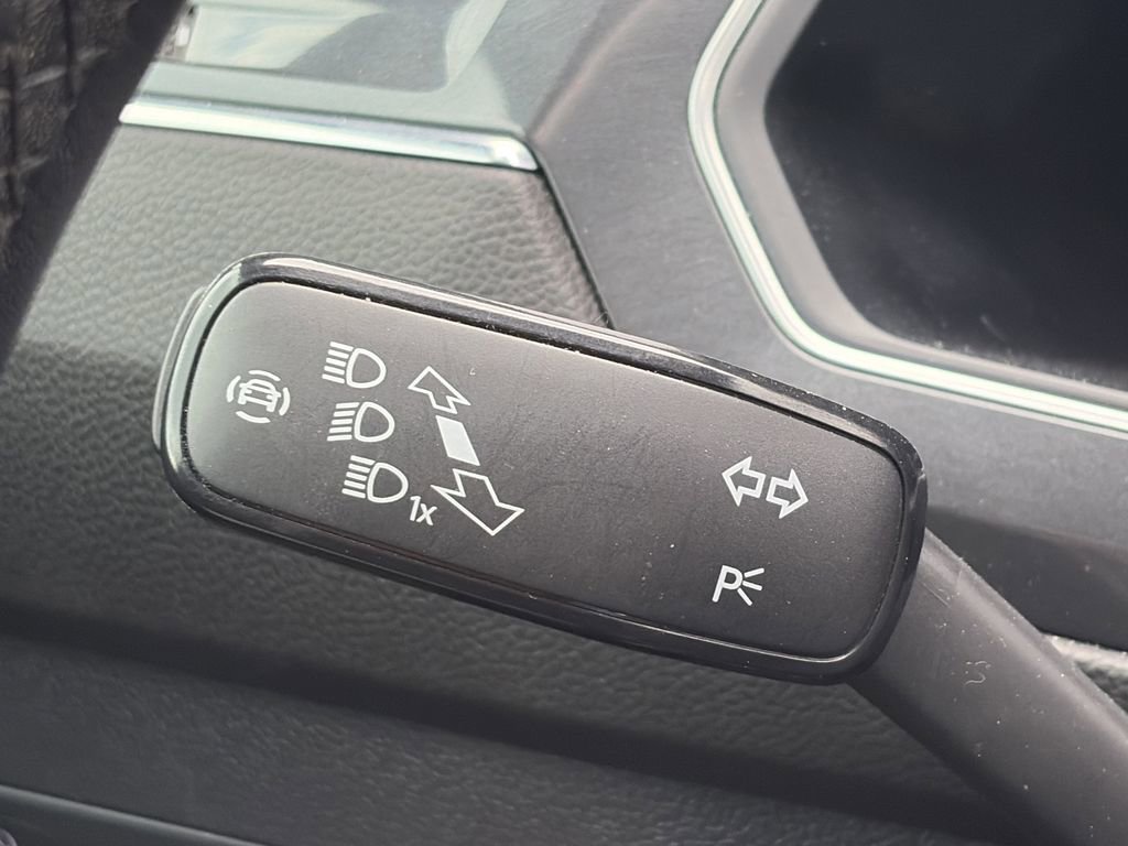 Certified 2023 Volkswagen Tiguan SE R-Line image 12