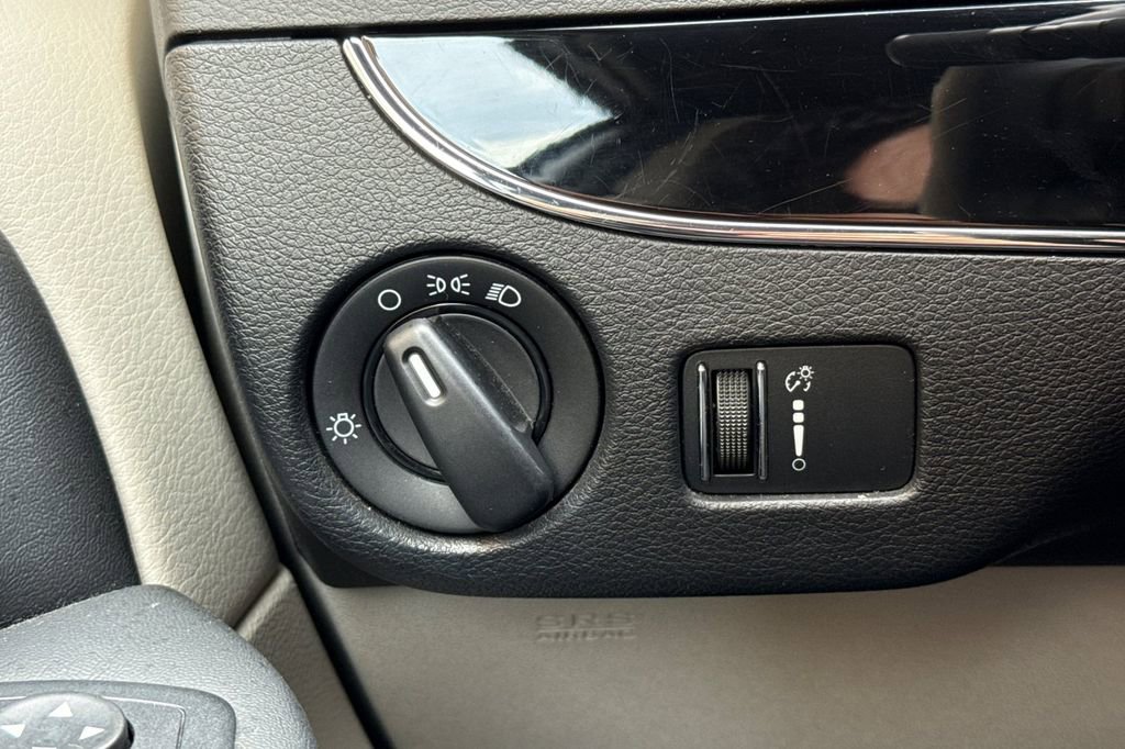 Used 2016 Dodge Grand Caravan SE image 36