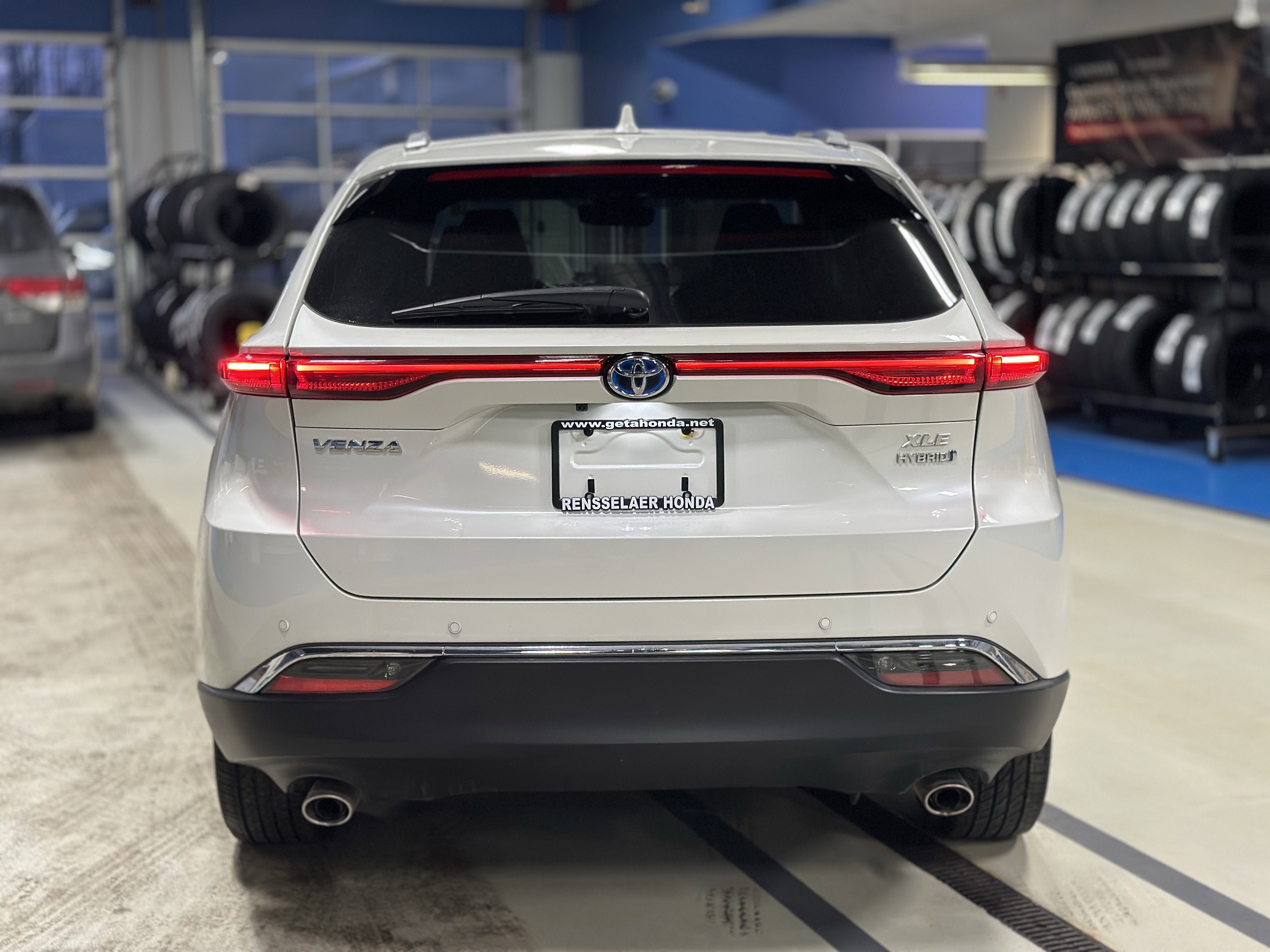 Used 2021 Toyota Venza XLE w/ Carpet Mat Package (TMS) image 5