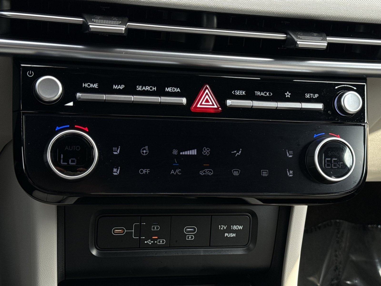 Certified 2025 Hyundai Tucson Limited AWD/4WD image 21