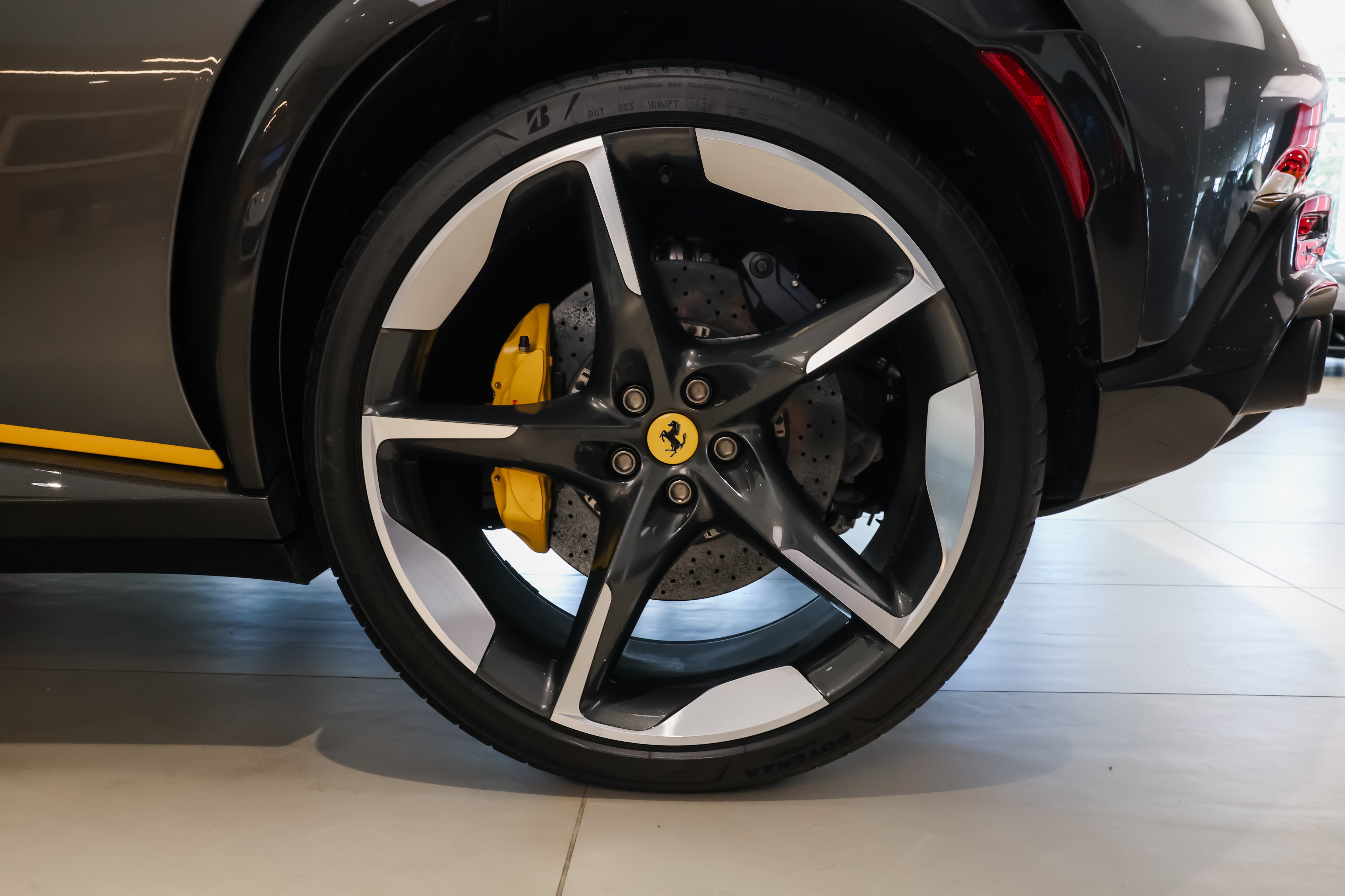 Used 2025 Ferrari Purosangue AWD/4WD image 31