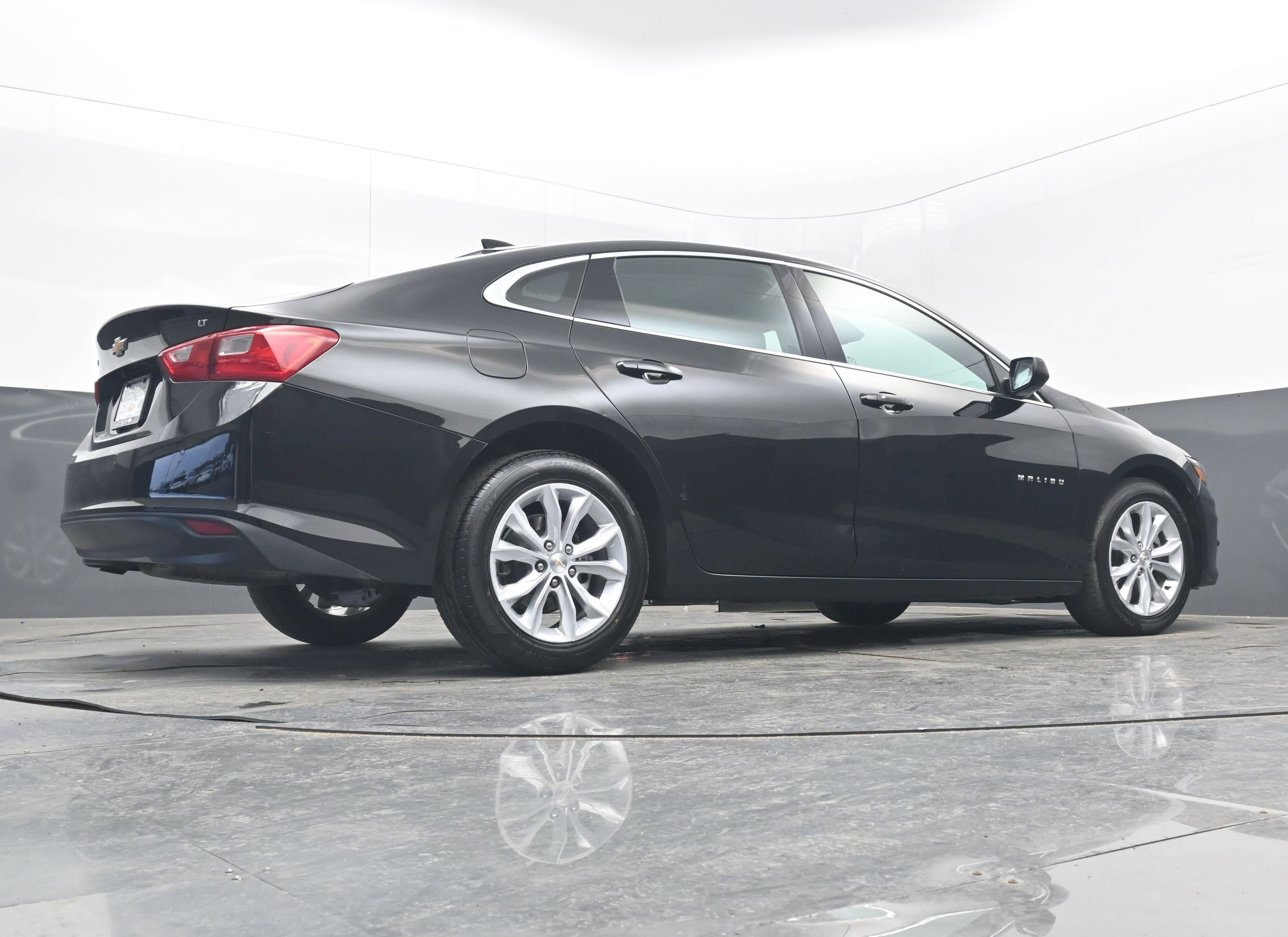 Used 2024 Chevrolet Malibu LT image 28