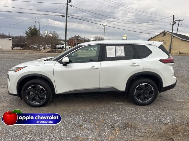 Used 2025 Nissan Rogue SV image 3
