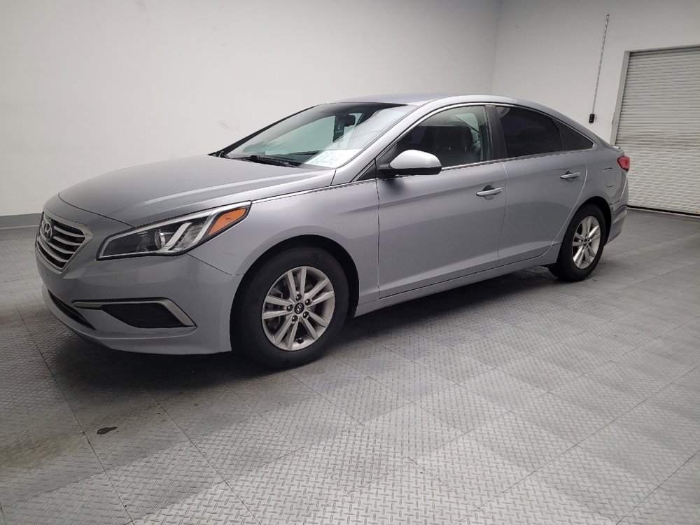 Used 2016 Hyundai Sonata SE image 2