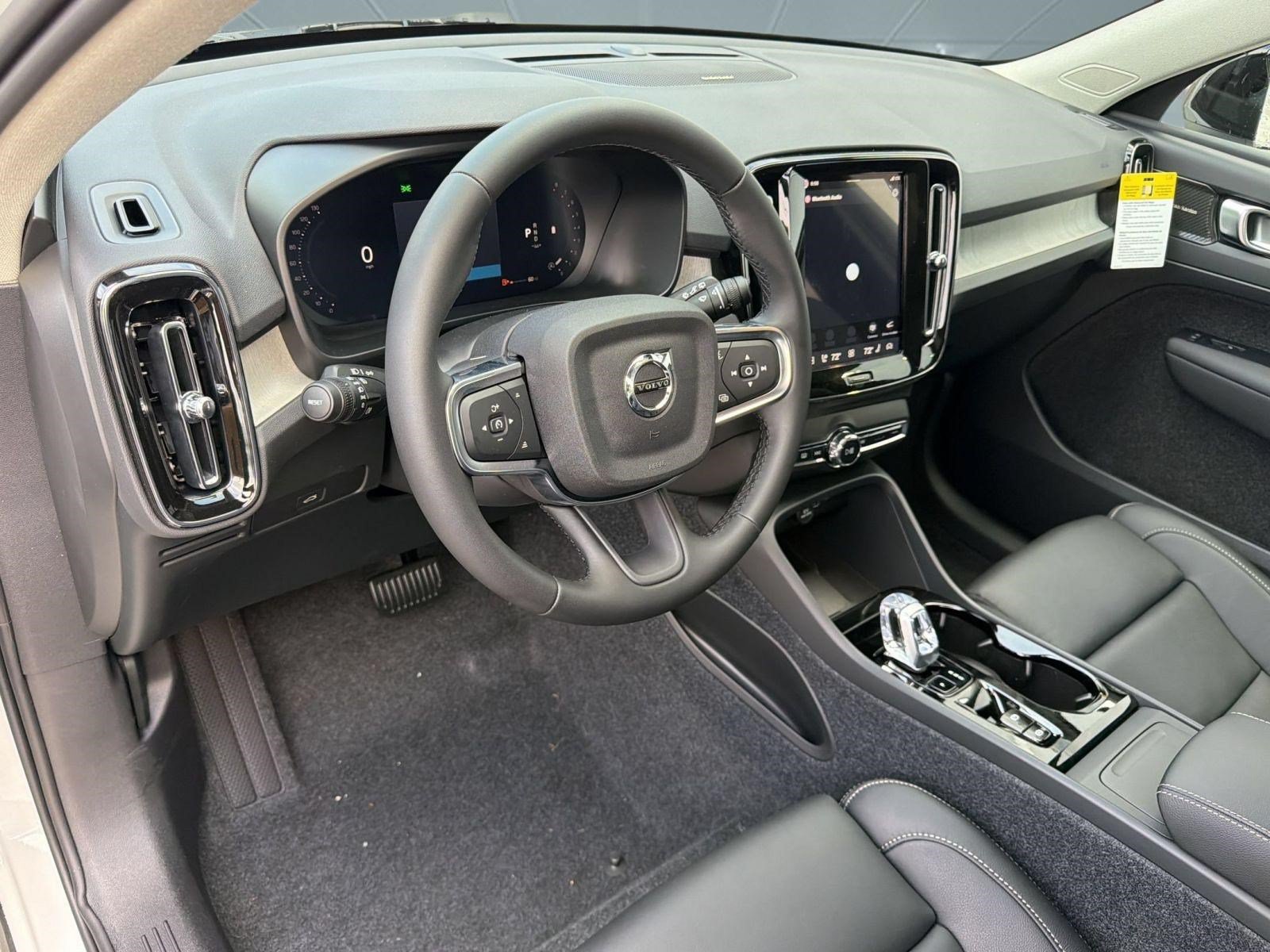 New 2026 Volvo XC40 B5 Plus w/ Climate Package AWD/4WD image 4