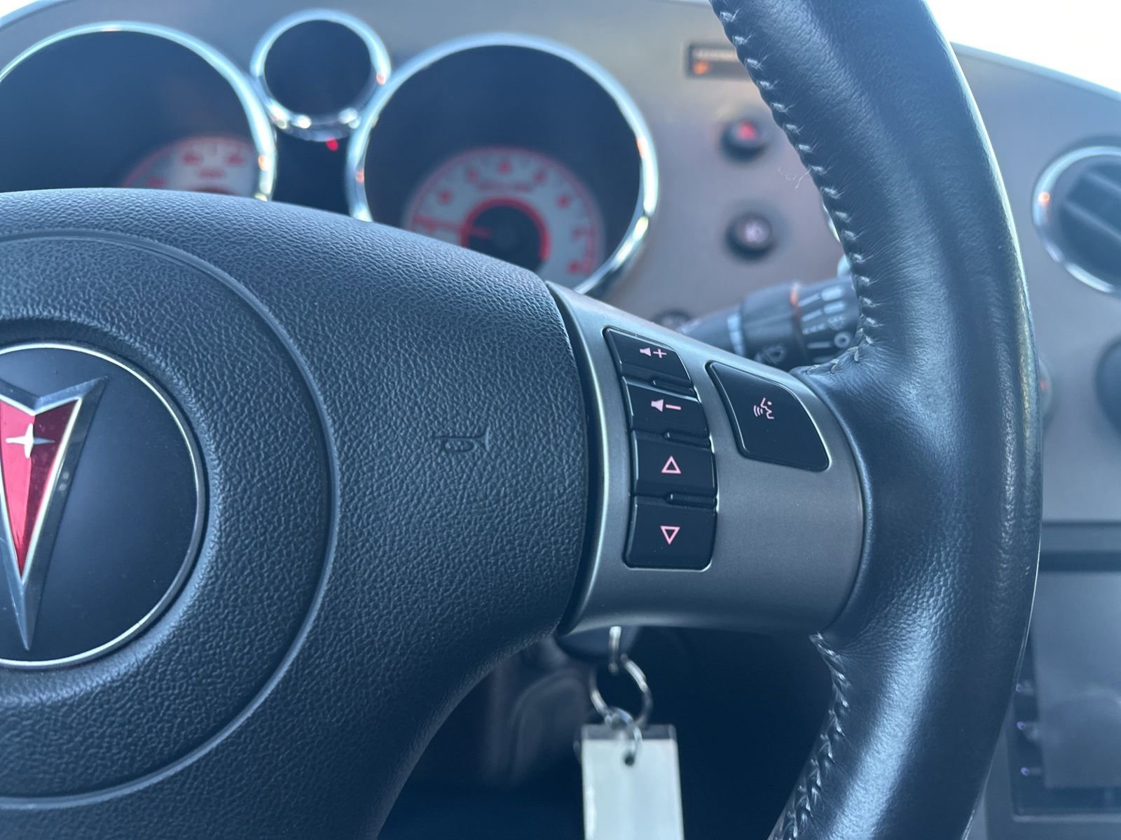 Used 2008 Pontiac Solstice Convertible w/ Premium Package image 11