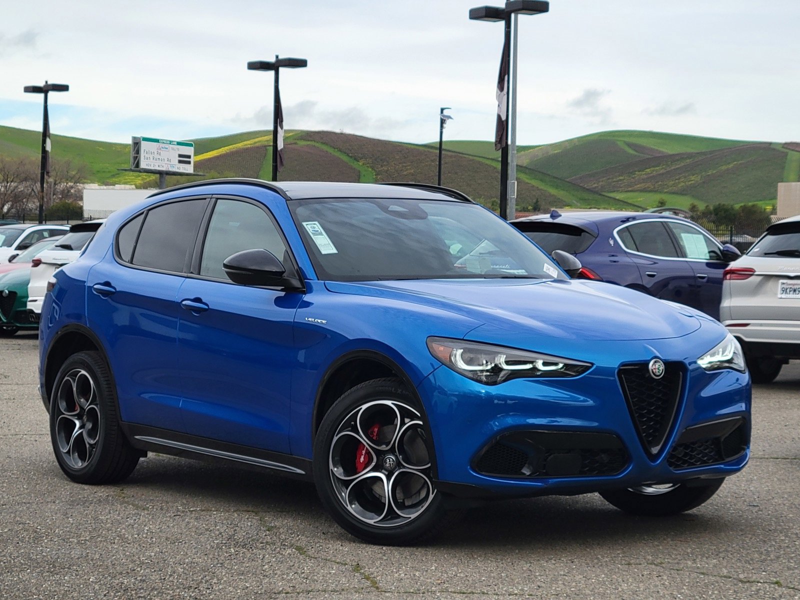 New 2025 Alfa Romeo Stelvio Sprint w/ Veloce Package