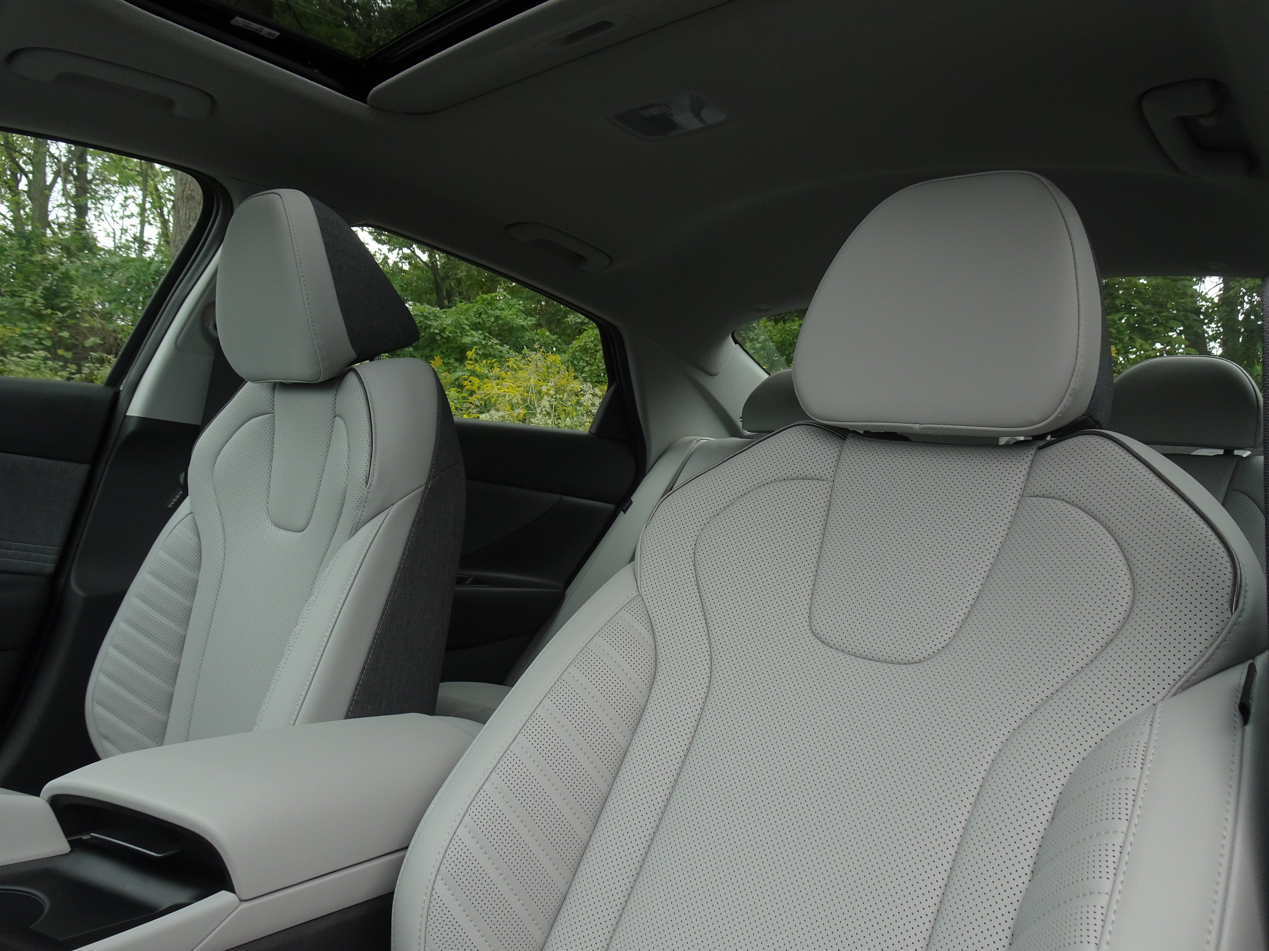 New 2026 Hyundai Elantra SEL Sport FWD image 10