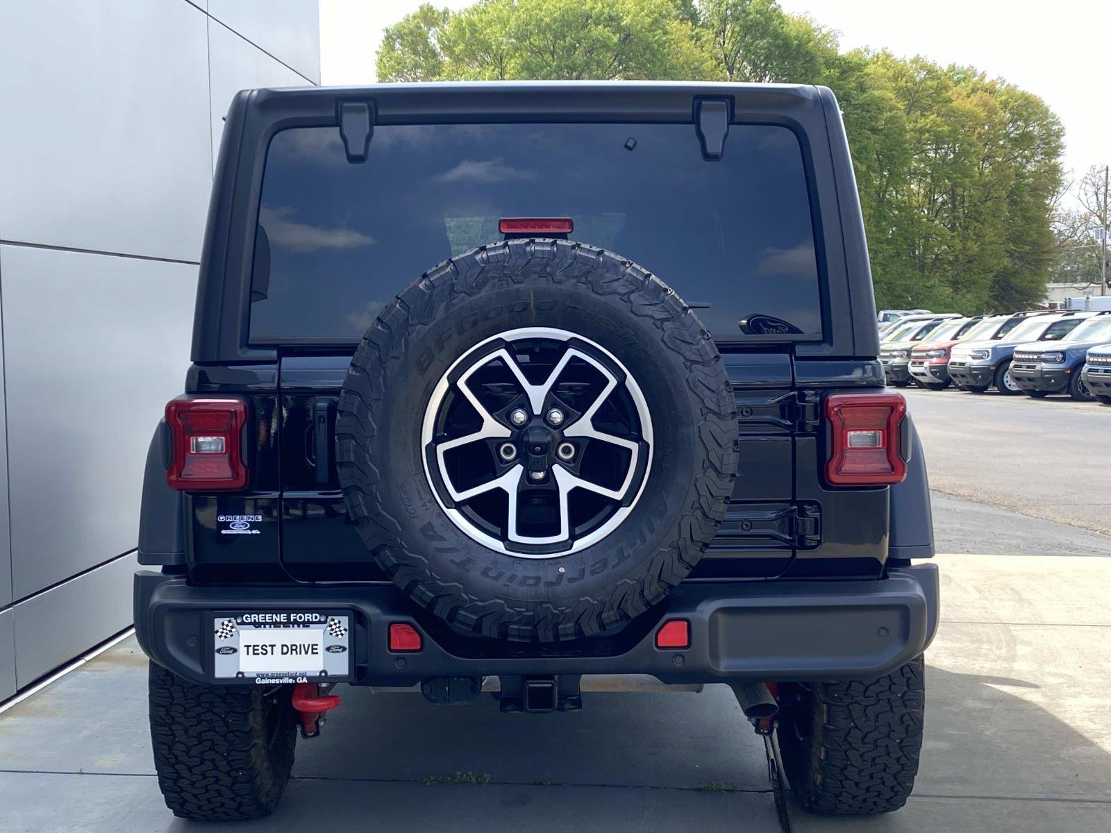 Used 2024 Jeep Wrangler Unlimited Rubicon w/ Technology Group AWD/4WD image 5