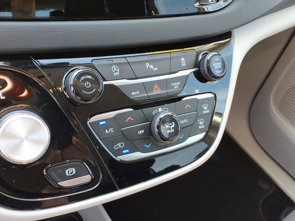 Used 2020 Chrysler Pacifica Touring image 28