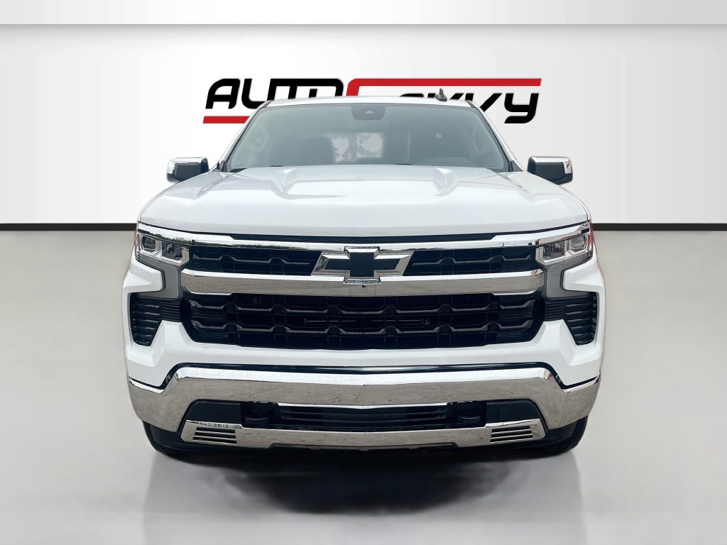 Used 2022 Chevrolet Silverado 1500 LT AWD/4WD image 2