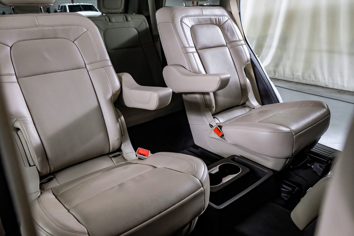 Used 2022 Lincoln Aviator Reserve w/ Equipment Group 201A image 35