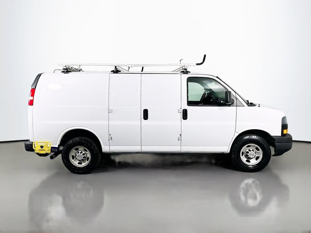 Used 2022 Chevrolet Express 2500 RWD image 4