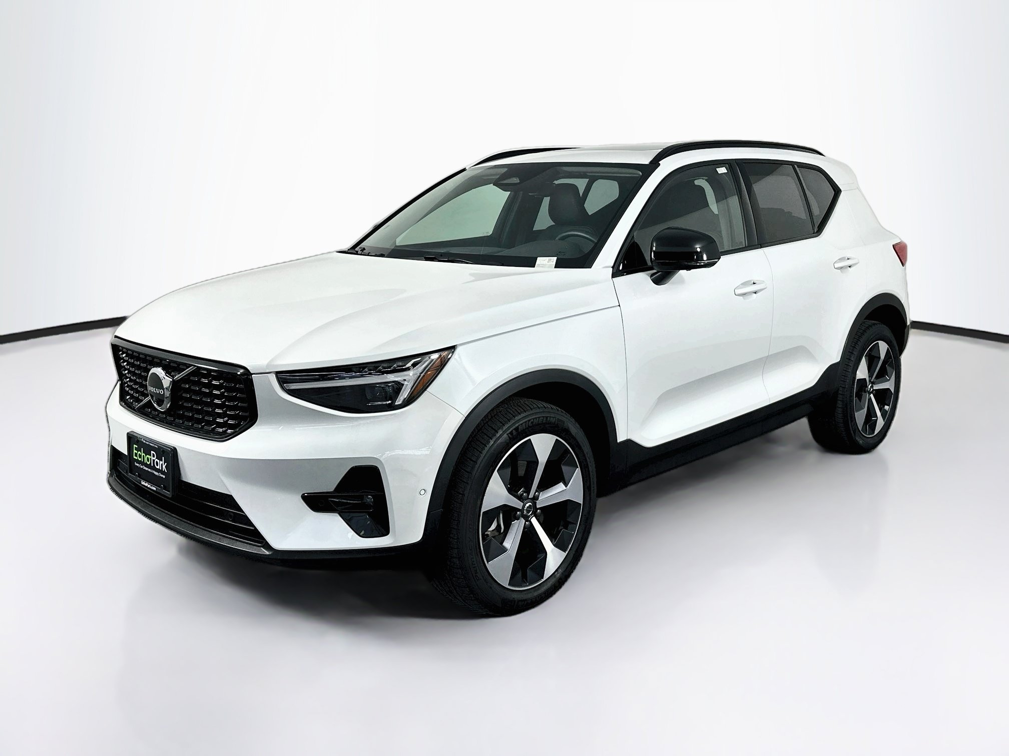Used 2026 Volvo XC40 B5 Plus AWD/4WD image 3