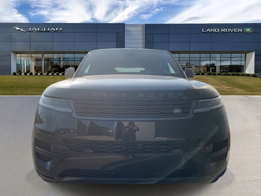Used 2025 Land Rover Range Rover Sport SE image 2
