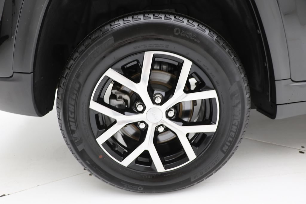 Used 2025 Jeep Grand Cherokee Limited AWD/4WD image 9