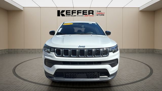 Used 2024 Jeep Compass Sport image 8