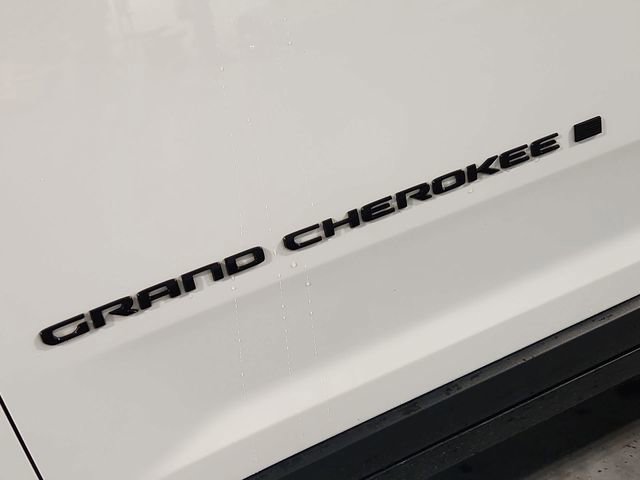Used 2023 Jeep Grand Cherokee Altitude AWD/4WD image 31