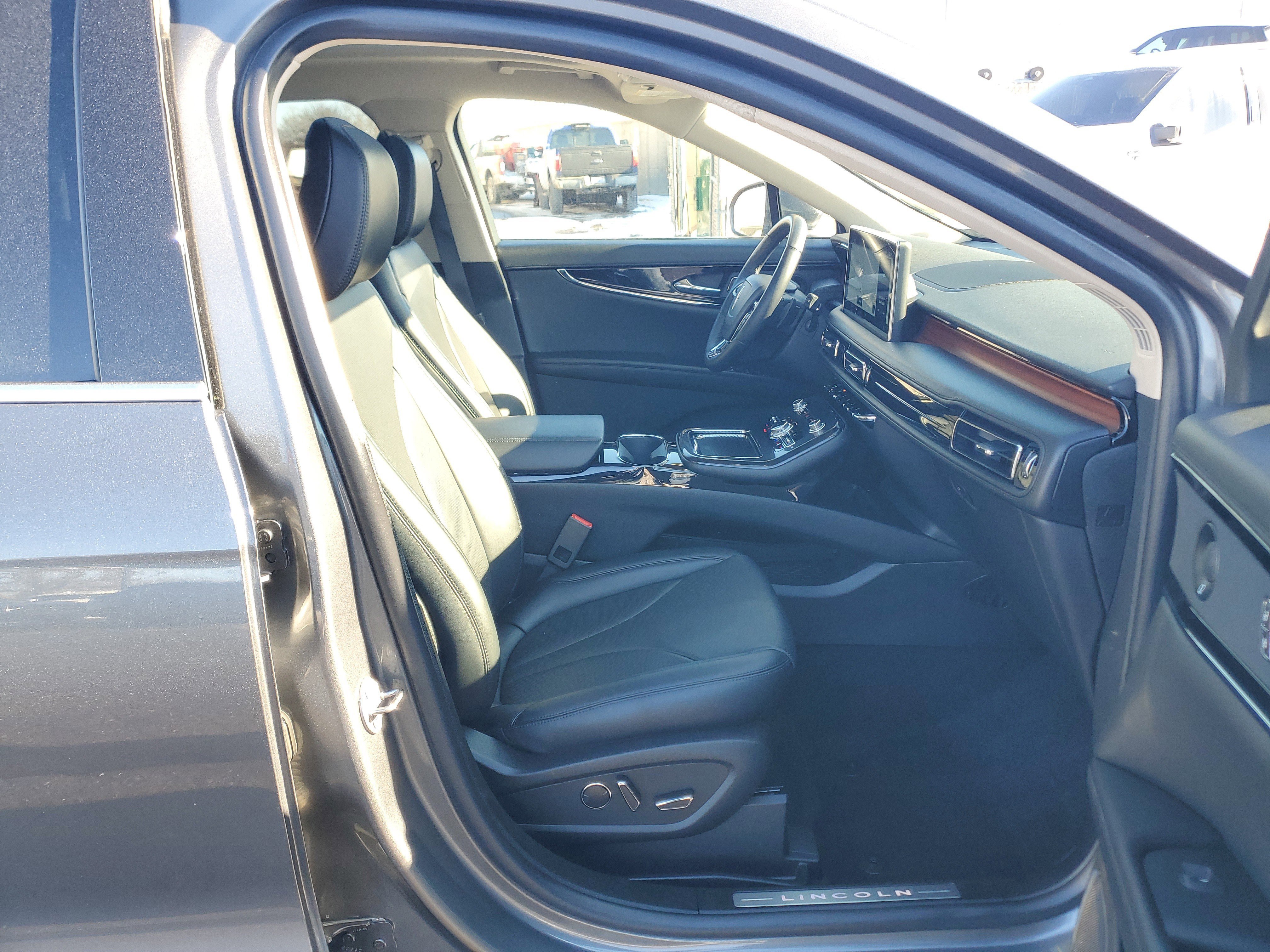 Certified 2023 Lincoln Nautilus Reserve w/ Equipment Group 201A image 9