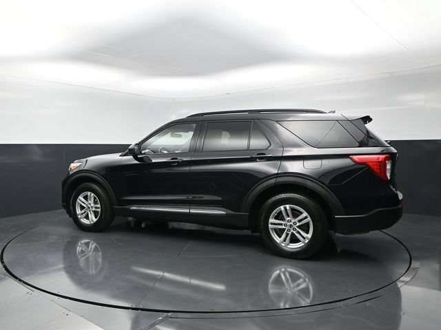 Used 2020 Ford Explorer XLT w/ Comfort Package AWD/4WD image 2