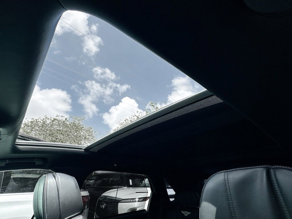 Used 2018 Bentley Bentayga Activity image 23