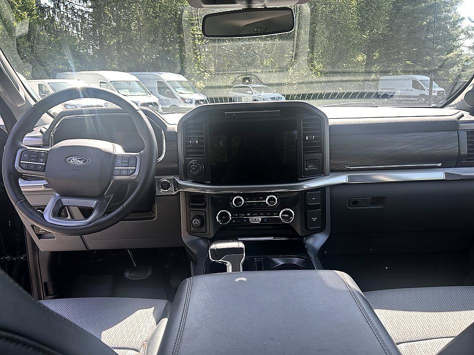 Used 2025 Ford F150 Lariat w/ Equipment Group 501A Mid AWD/4WD image 13