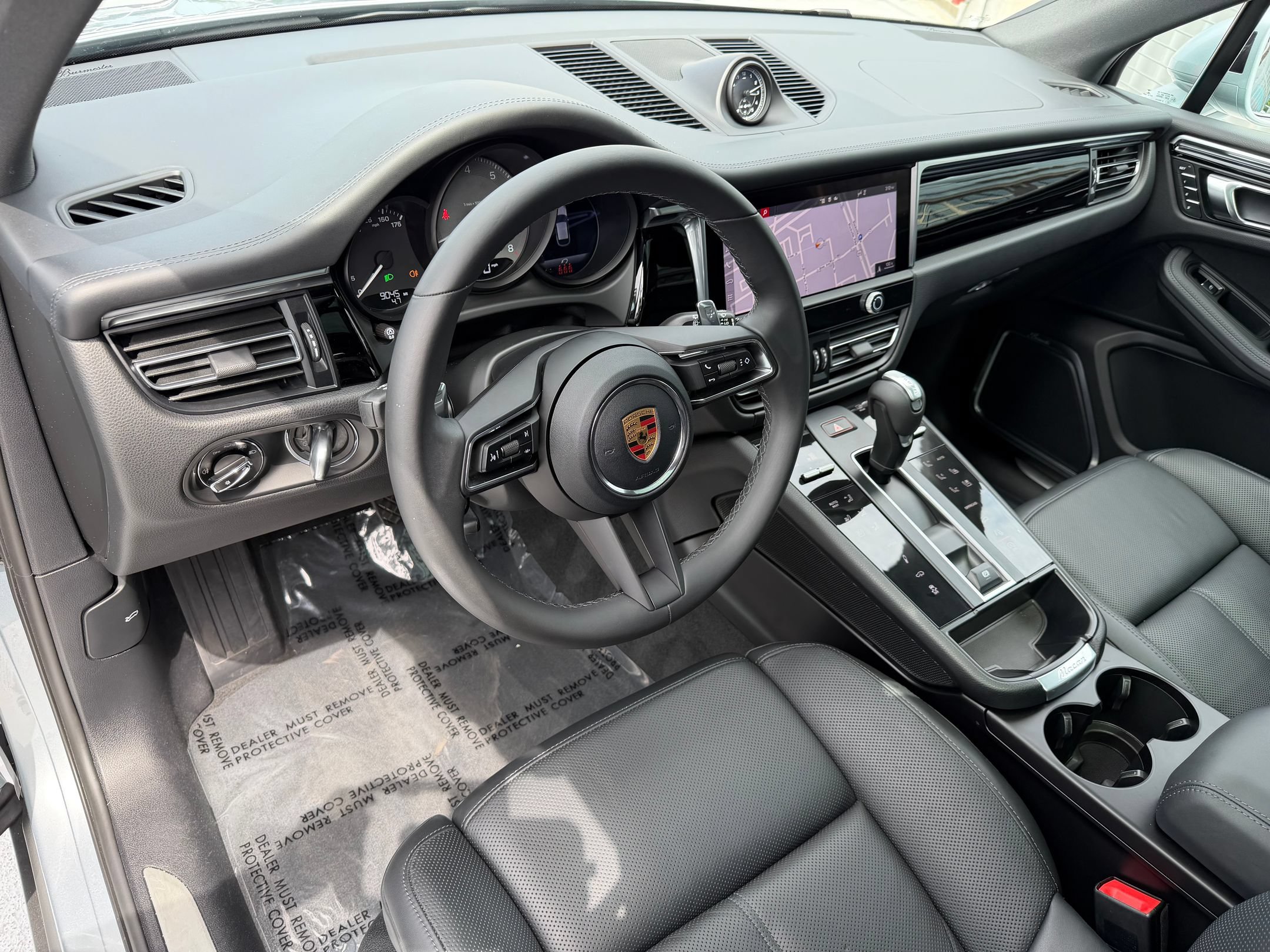 Certified 2023 Porsche Macan S AWD/4WD image 4