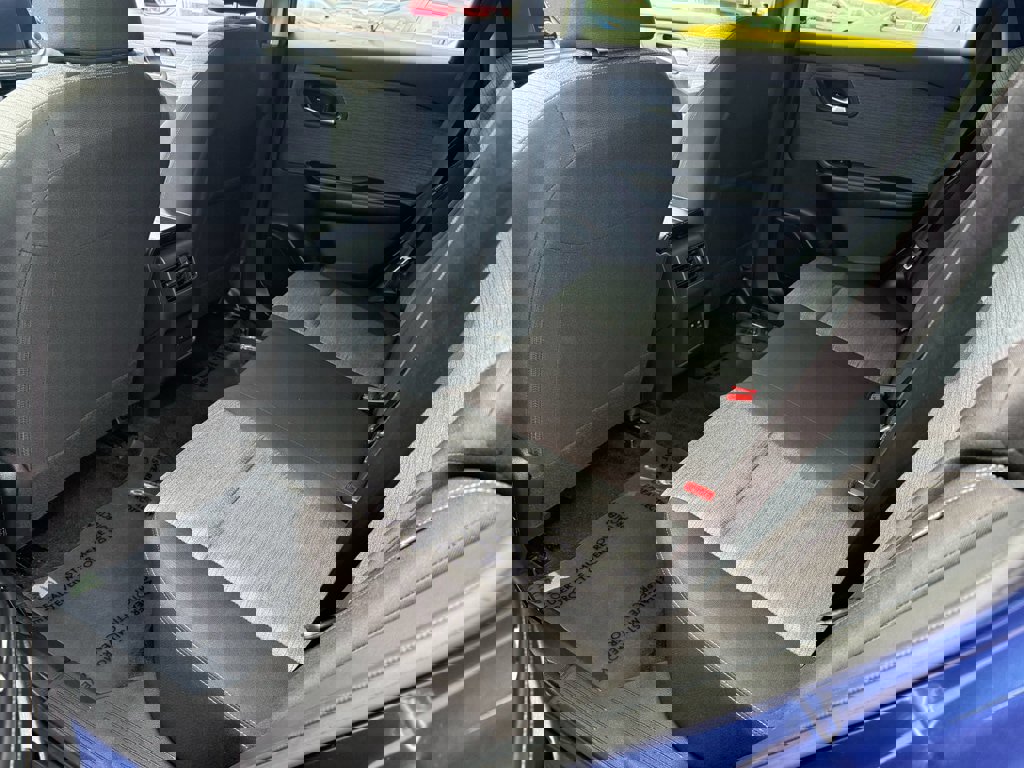 Used 2023 Nissan Rogue SV image 17