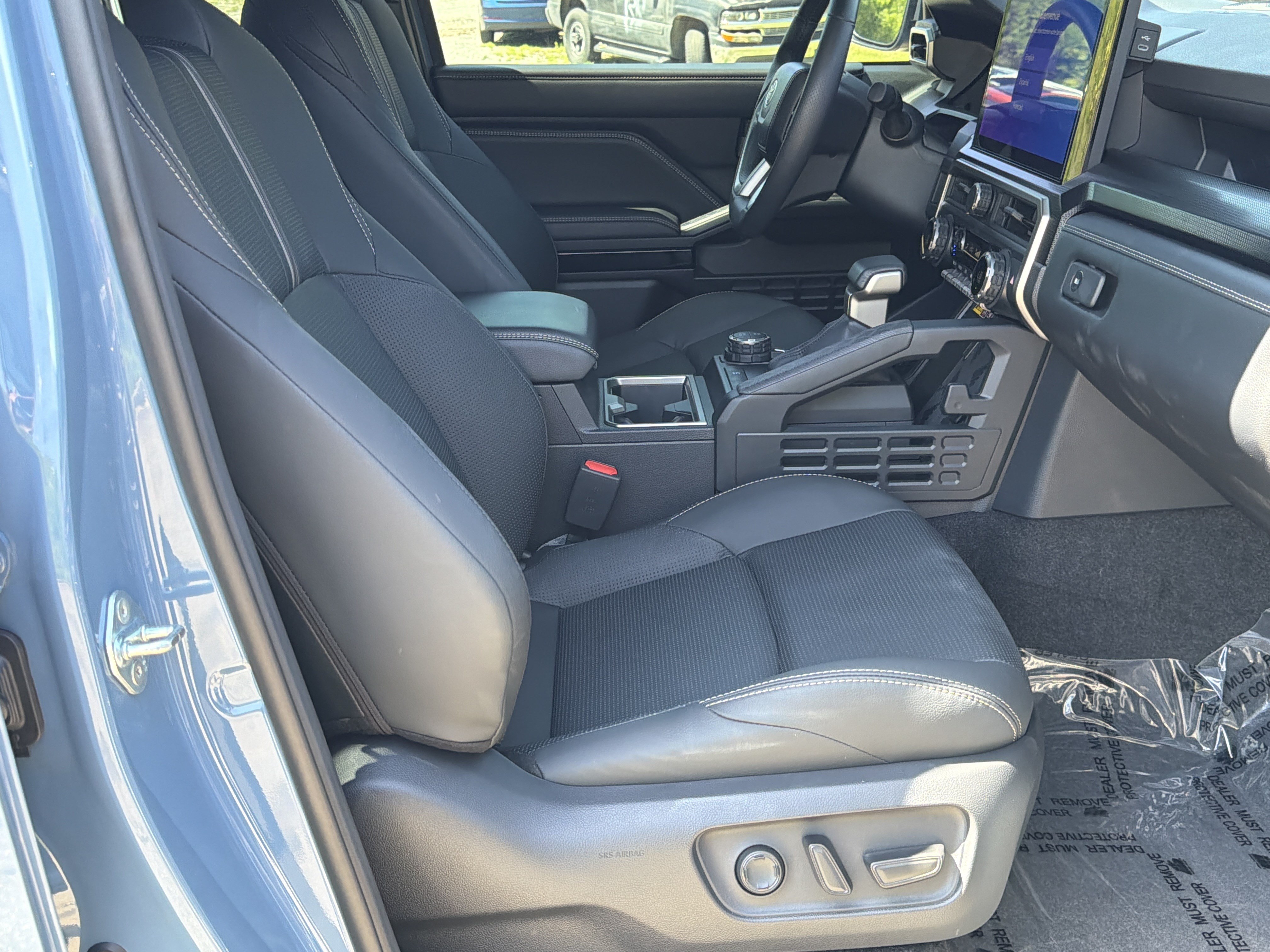 Used 2025 Toyota 4Runner Limited AWD/4WD image 13