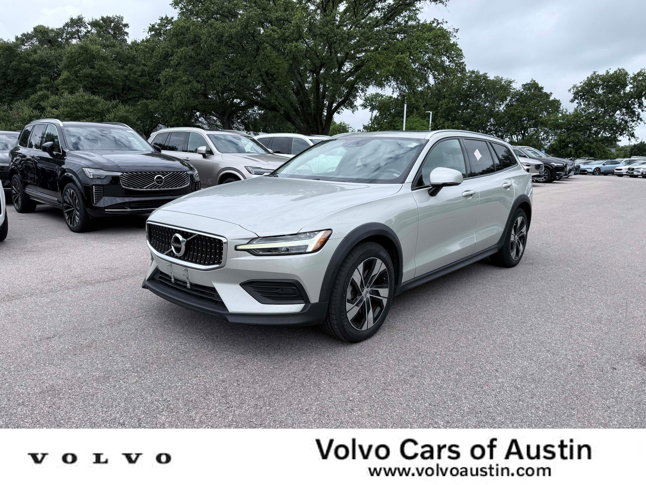 Used 2020 Volvo V60 T5 Cross Country AWD/4WD image 1