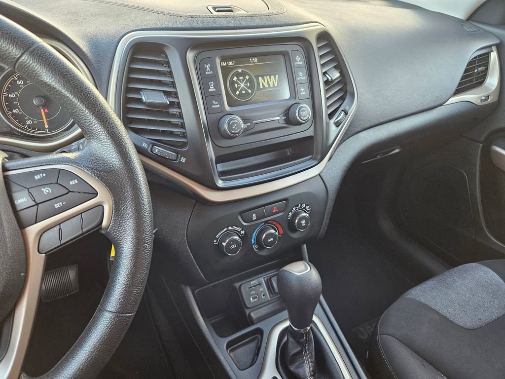 Used 2018 Jeep Cherokee Latitude image 19