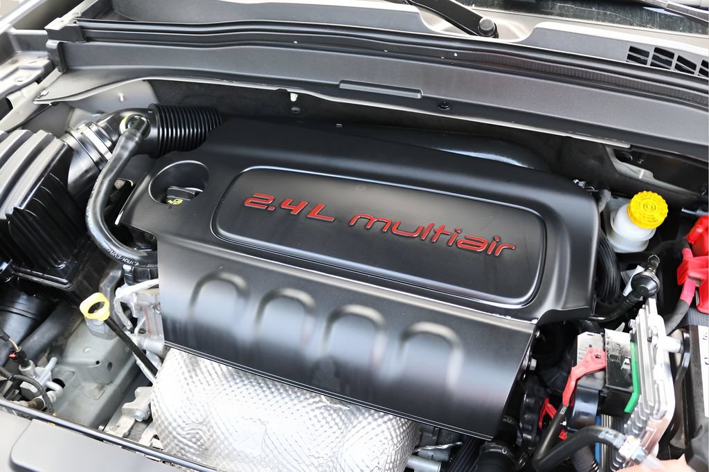 Used 2021 Jeep Renegade Latitude FWD image 9