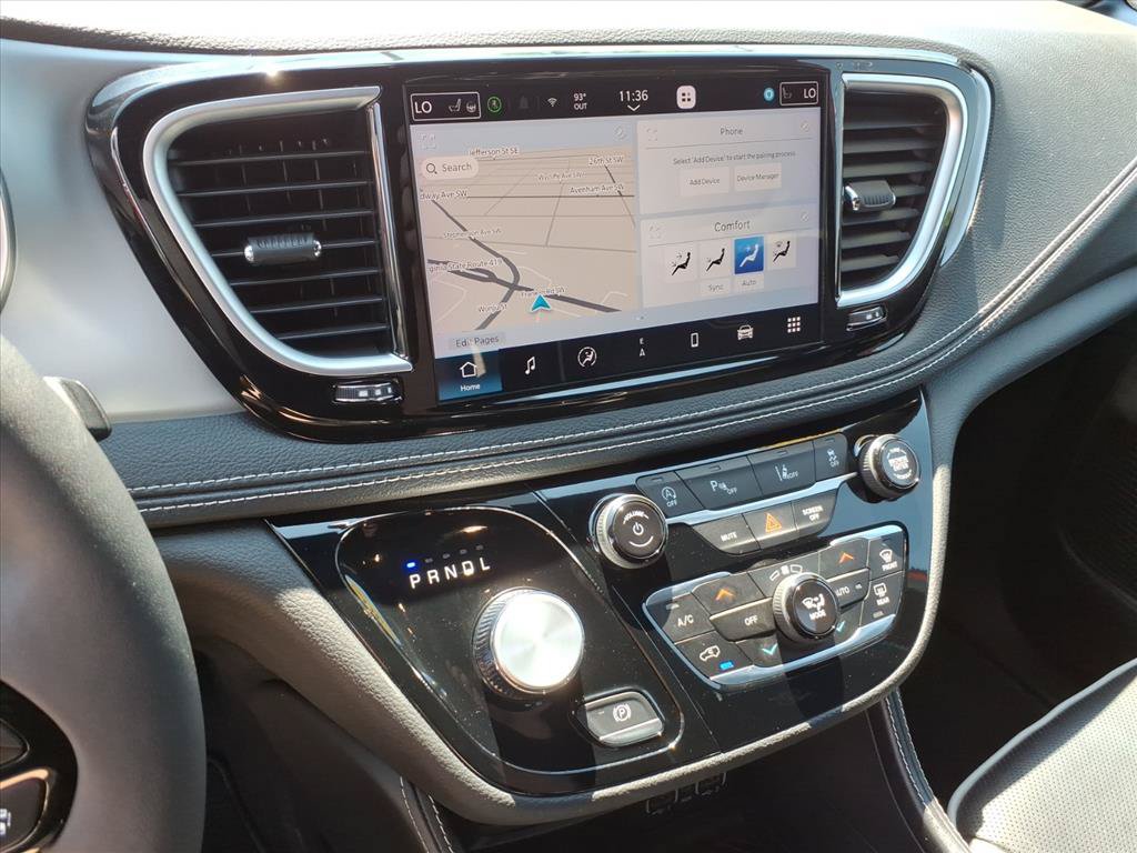 Used 2025 Chrysler Pacifica Limited FWD image 26