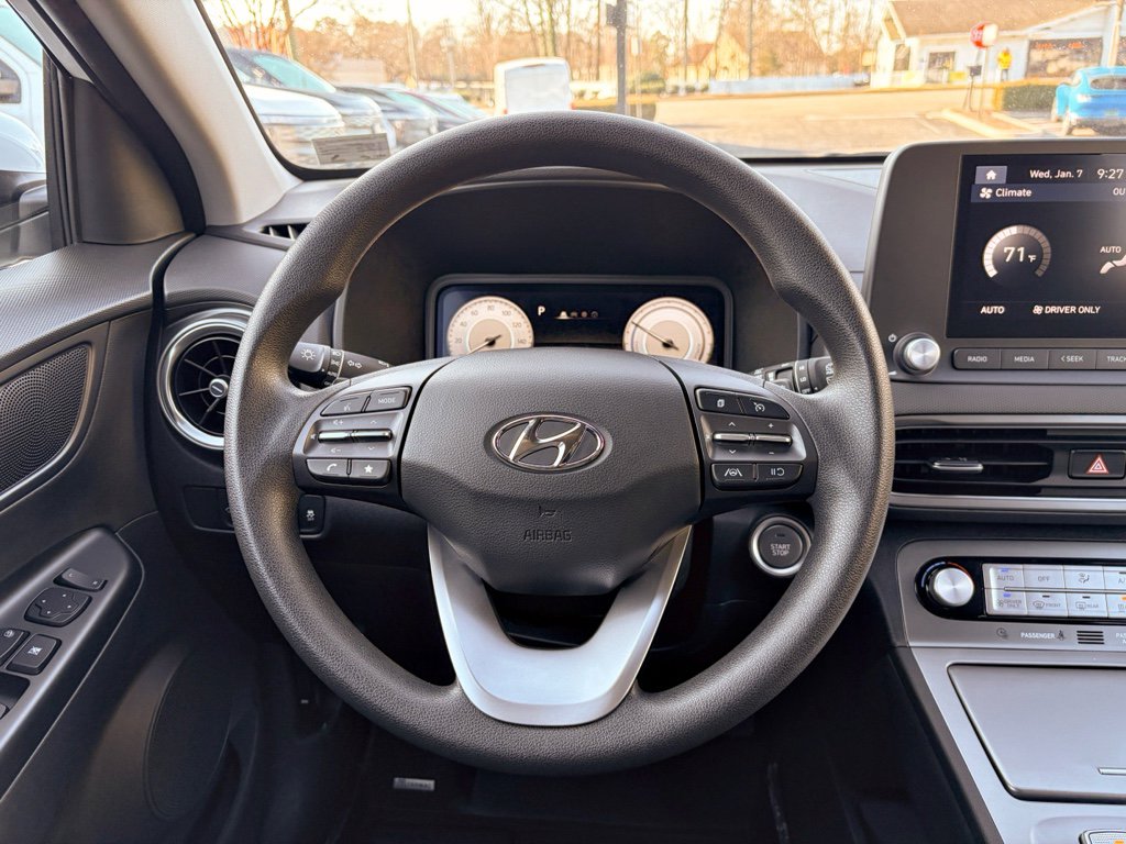 Used 2023 Hyundai Kona SE w/ Cargo Package image 9