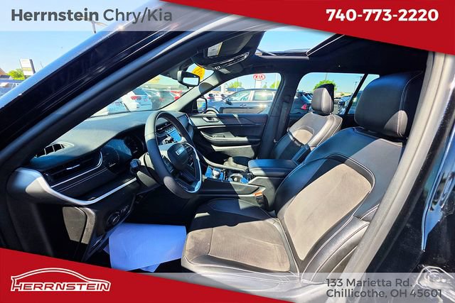 Used 2023 Jeep Grand Cherokee Altitude AWD/4WD image 21