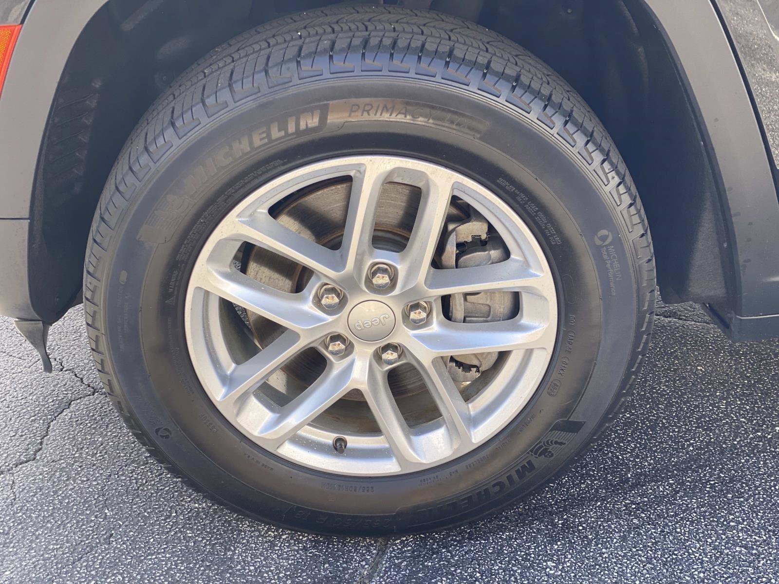 Used 2023 Jeep Grand Cherokee L Laredo image 11