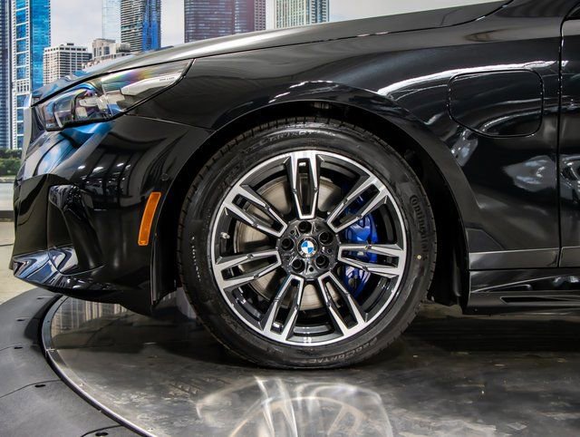 Used 2026 BMW 550e xDrive w/ Premium Package image 7